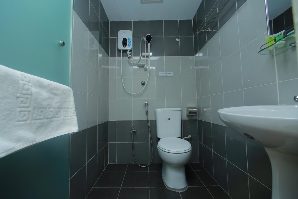 Hotel Gulshan Ампанг Экстерьер фото