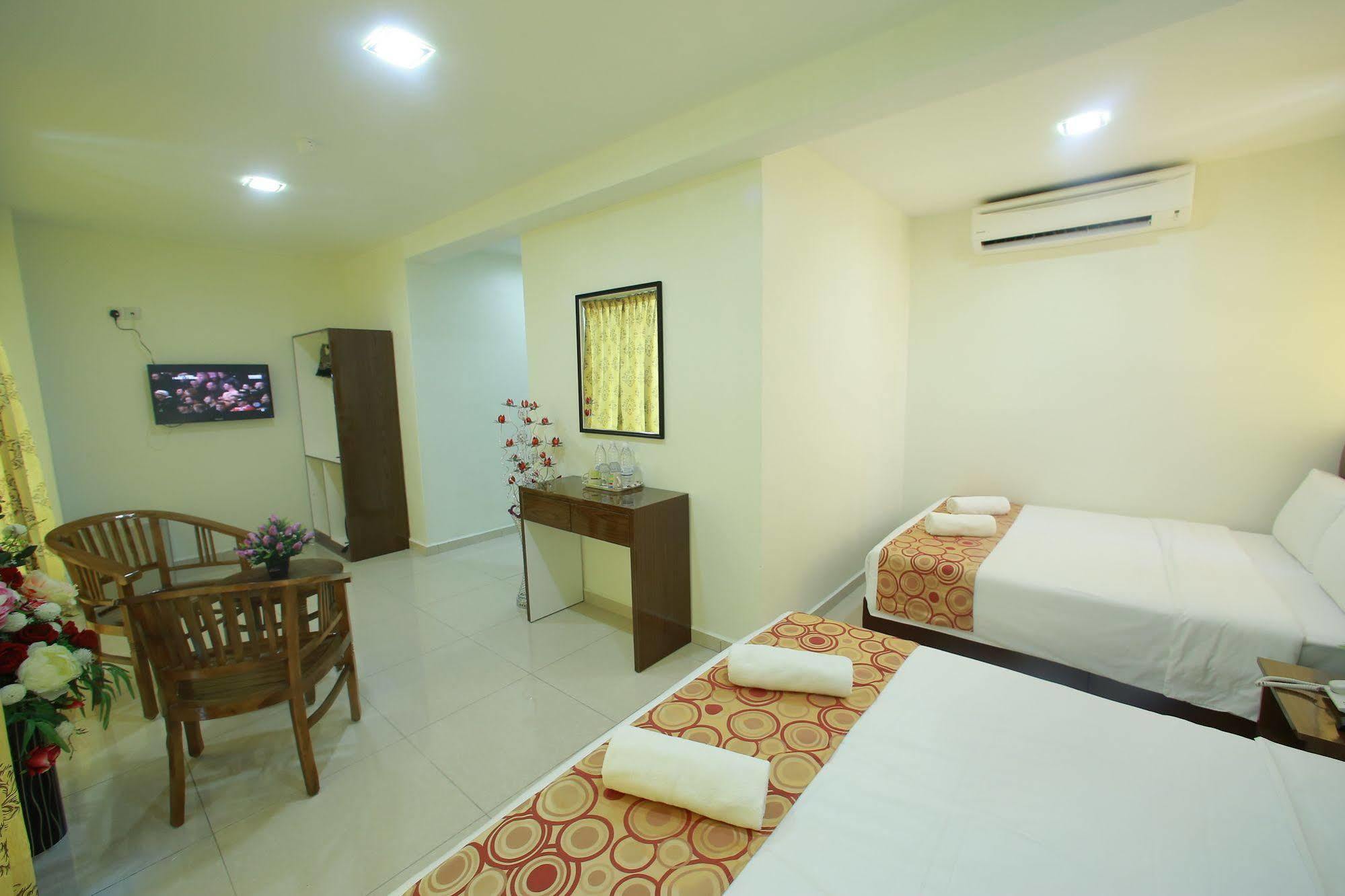 Hotel Gulshan Ампанг Экстерьер фото