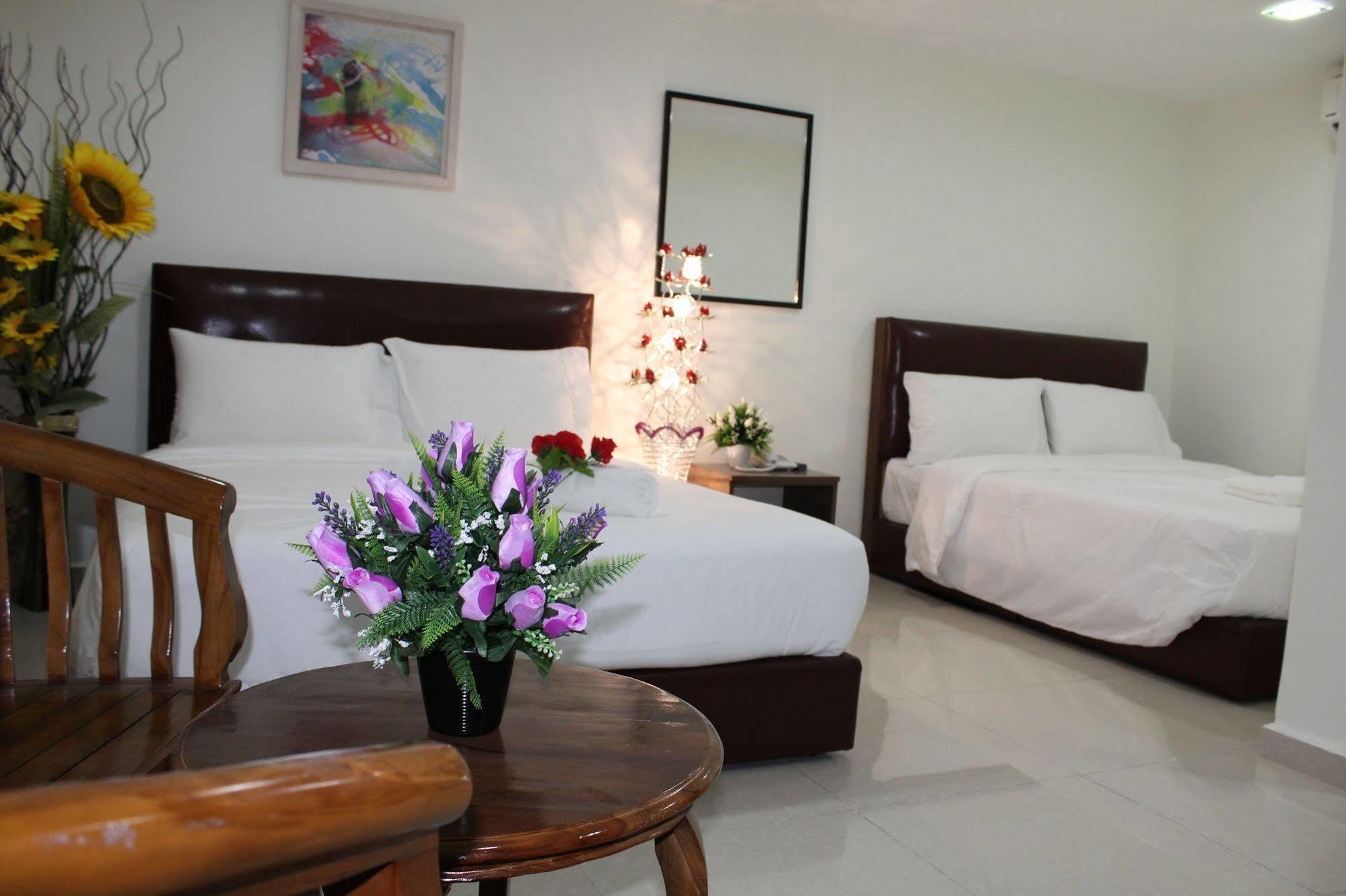 Hotel Gulshan Ампанг Экстерьер фото