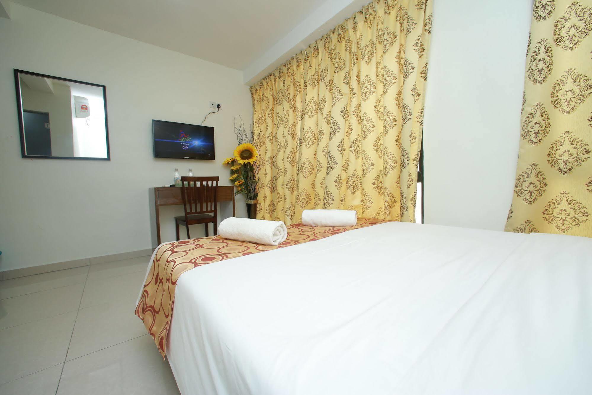 Hotel Gulshan Ампанг Экстерьер фото