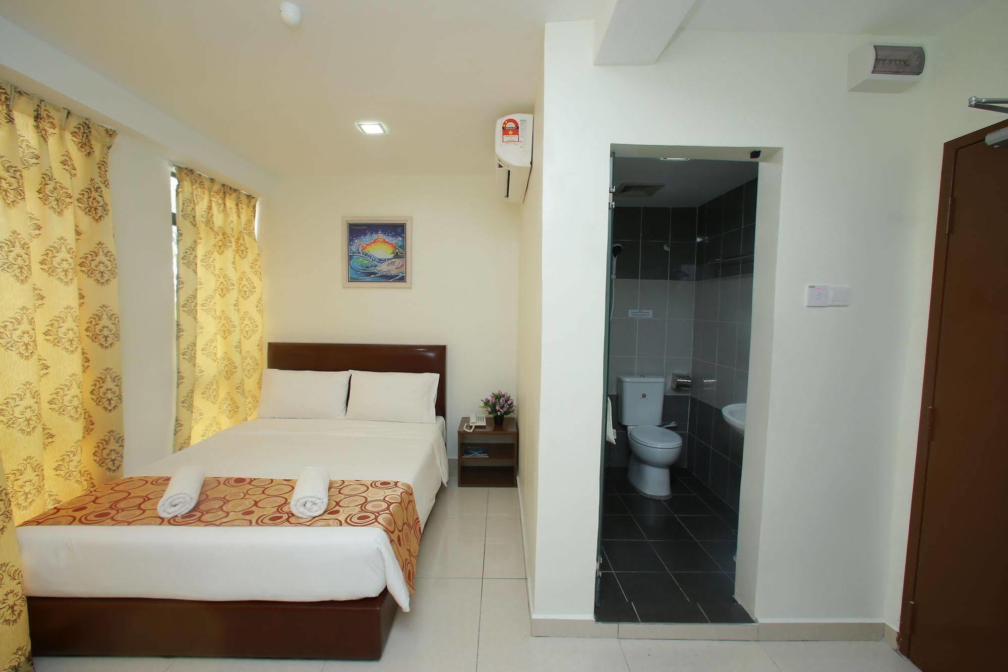 Hotel Gulshan Ампанг Экстерьер фото