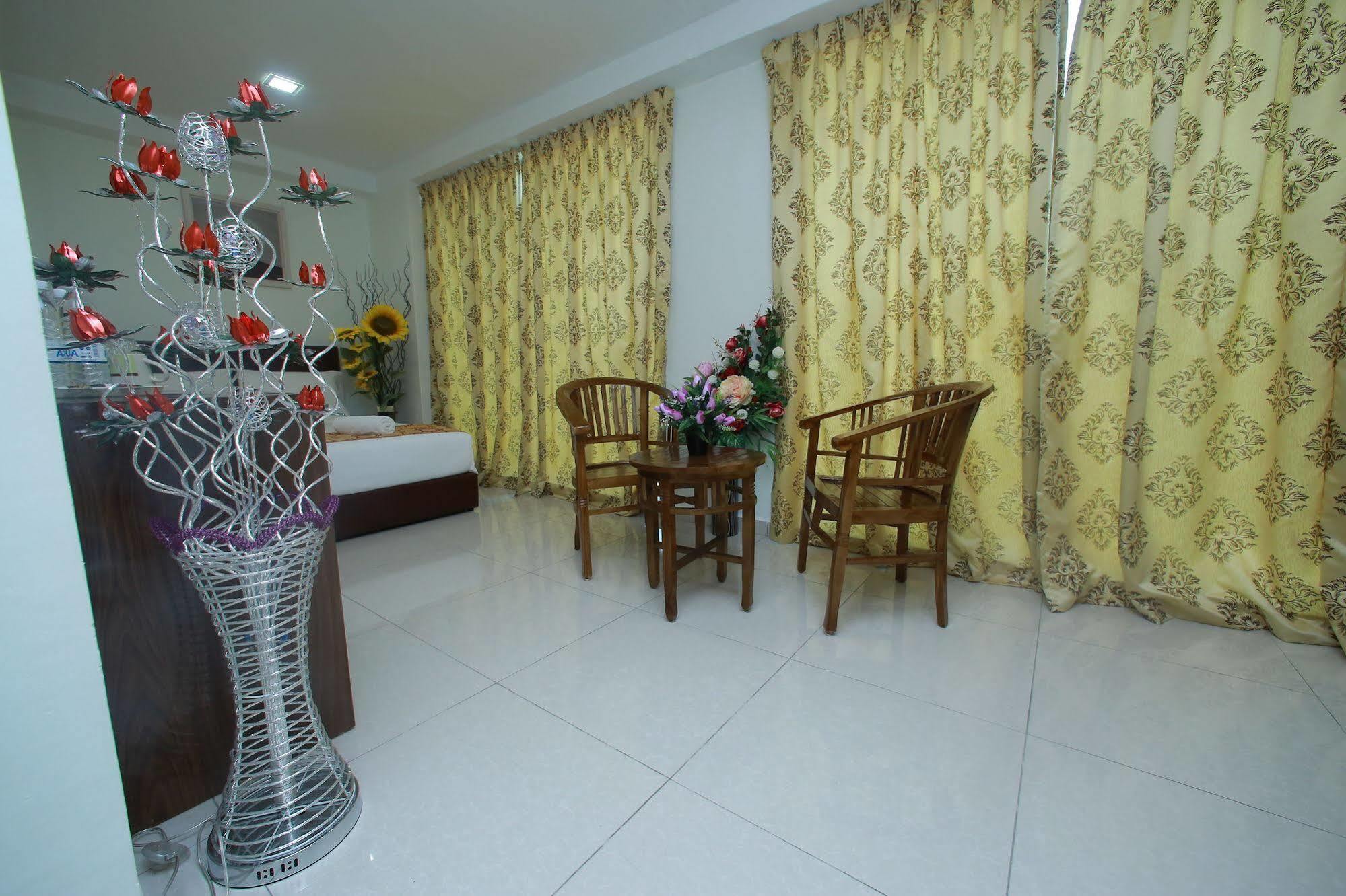 Hotel Gulshan Ампанг Экстерьер фото