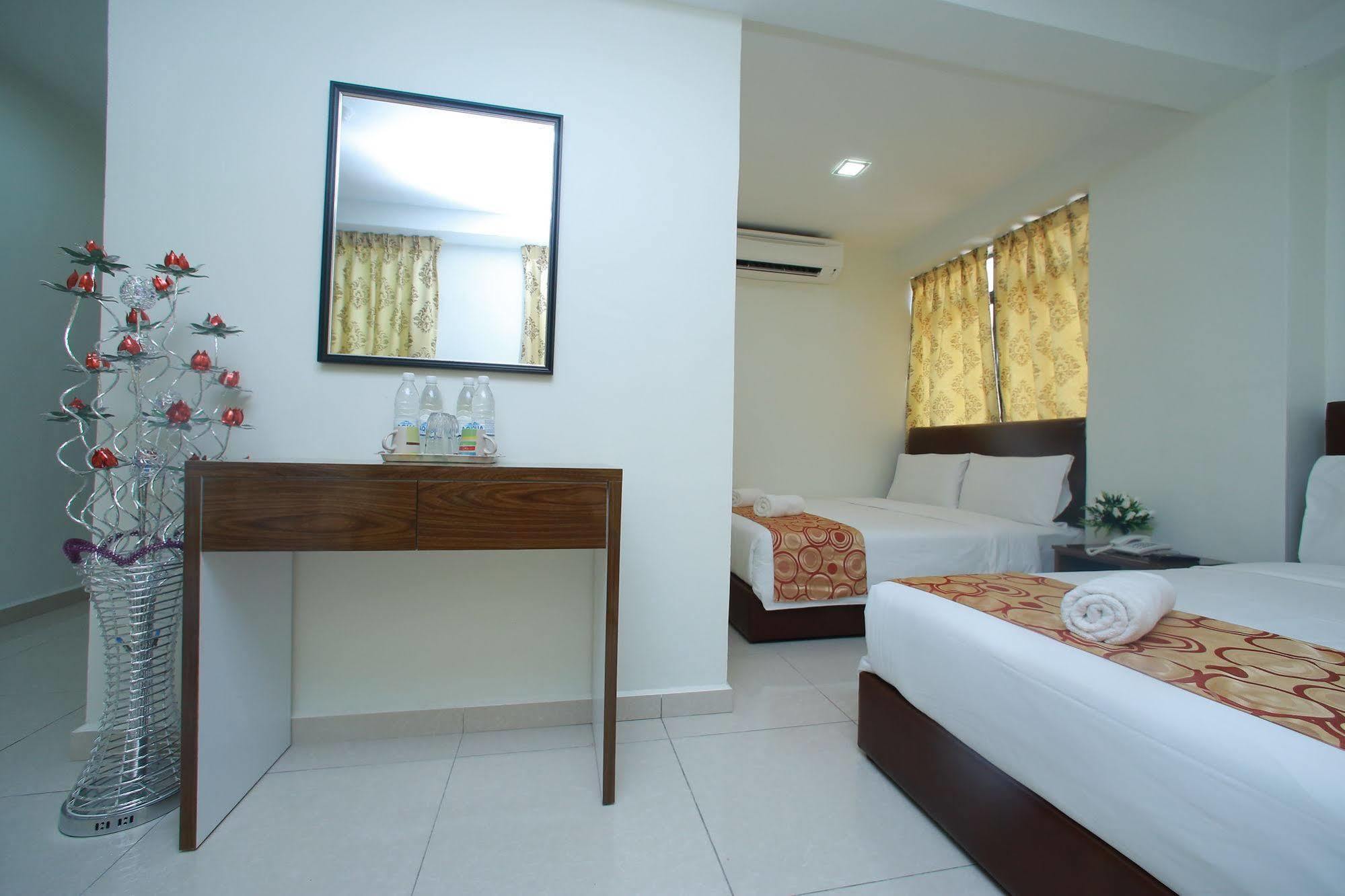 Hotel Gulshan Ампанг Экстерьер фото