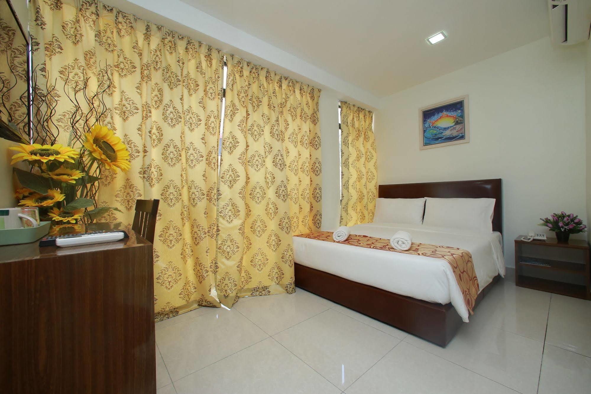 Hotel Gulshan Ампанг Экстерьер фото