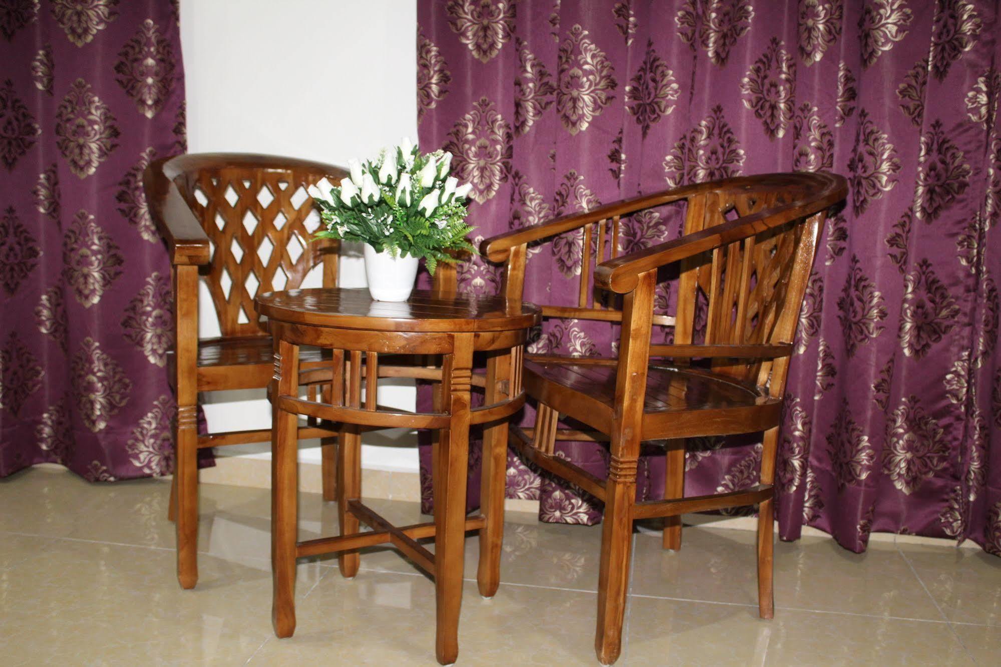 Hotel Gulshan Ампанг Экстерьер фото