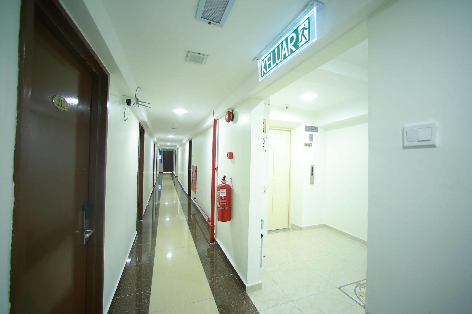 Hotel Gulshan Ампанг Экстерьер фото