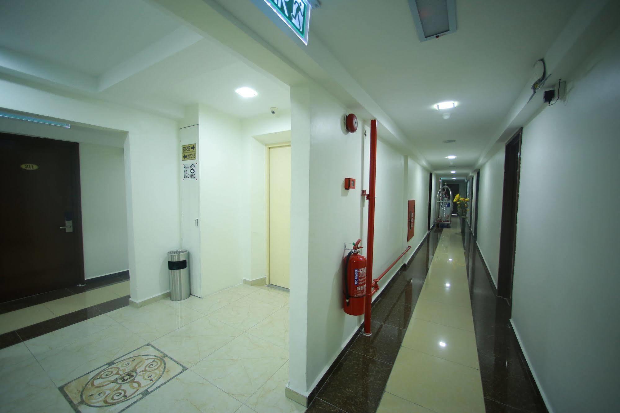 Hotel Gulshan Ампанг Экстерьер фото