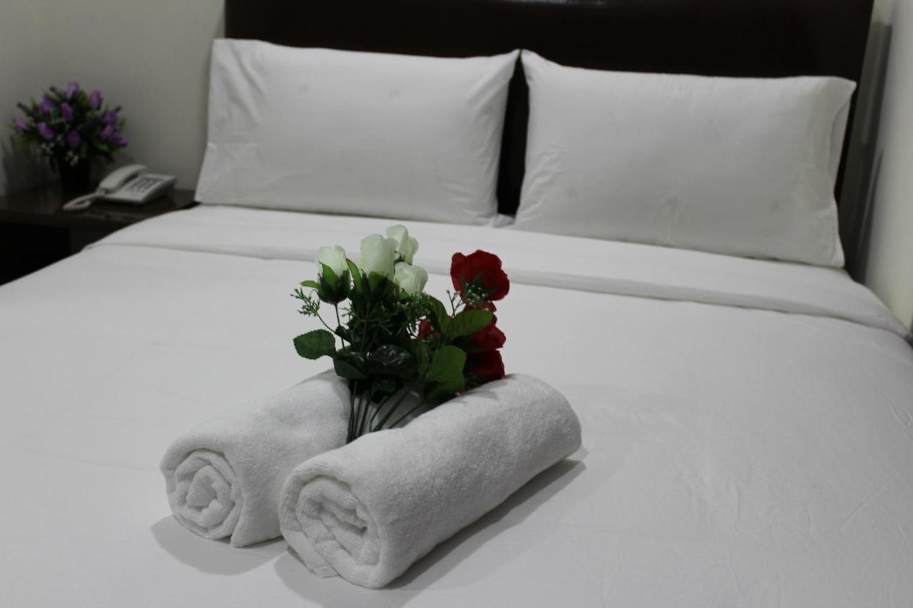 Hotel Gulshan Ампанг Экстерьер фото