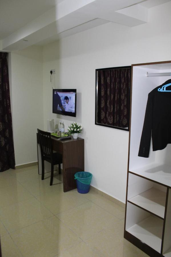 Hotel Gulshan Ампанг Экстерьер фото