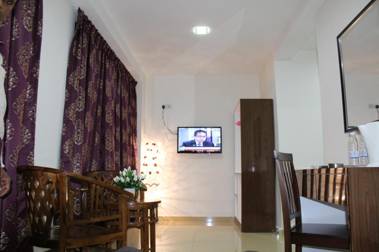 Hotel Gulshan Ампанг Экстерьер фото